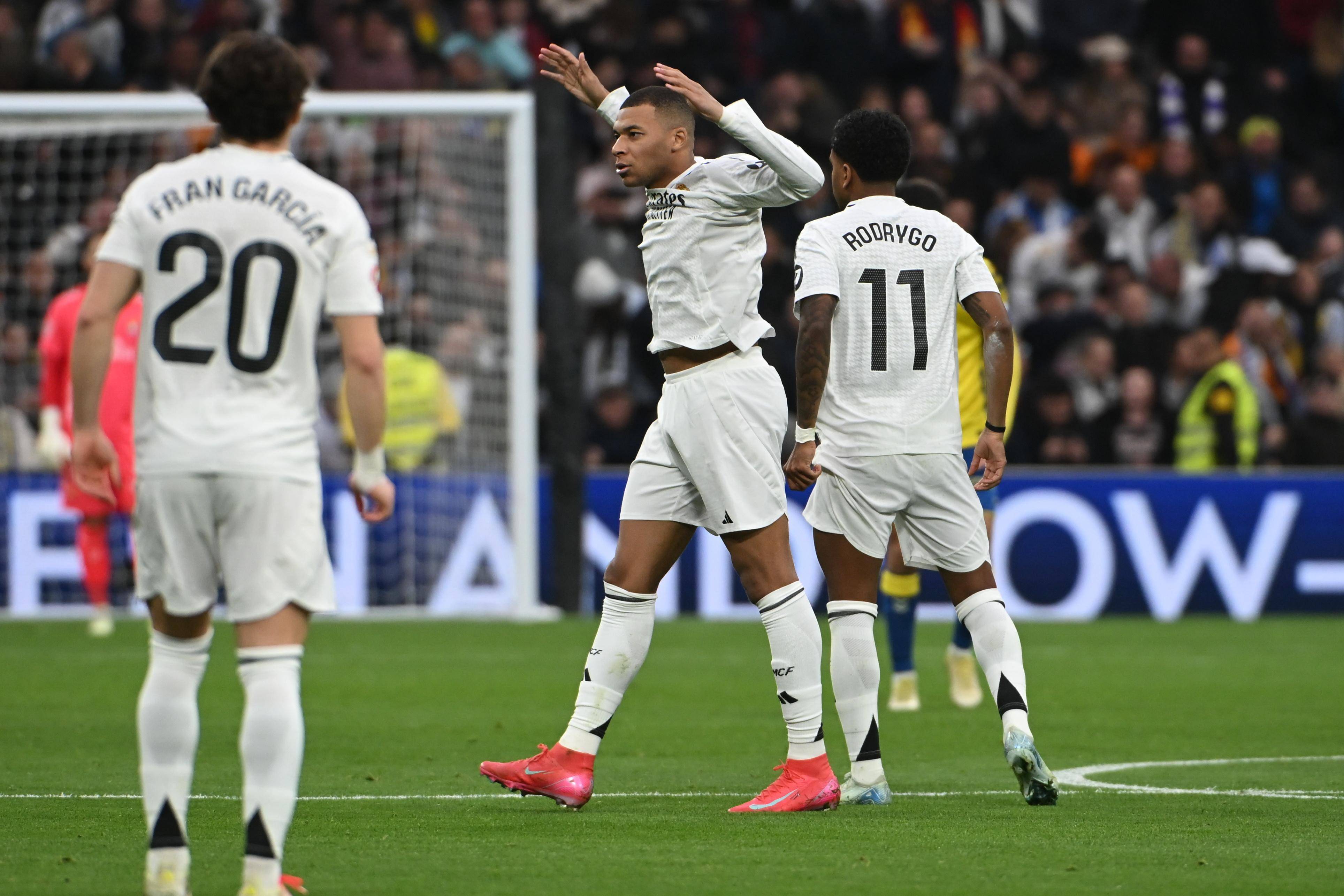 皇马关键一役惨遭绝杀，球迷难掩失望，政府目前处理公司政府.