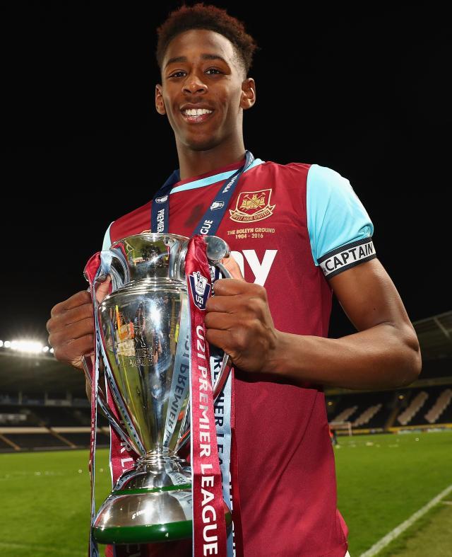 aiyouxi games-冲刺阶段西汉姆队长鼓劲：德甲节点到来；引发热议；更衣室氛围转暖-aiyouxi games