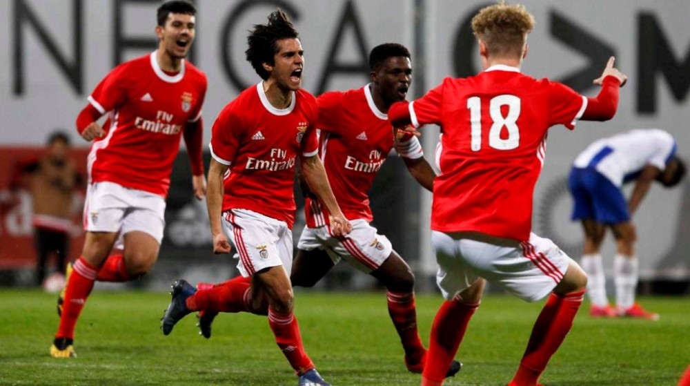 爱游戏app-关于风云突变！阿贾克斯赛后远射贴柱；葡超版图或变；底气十足；赛程密集仍需轮换的信息-爱游戏app