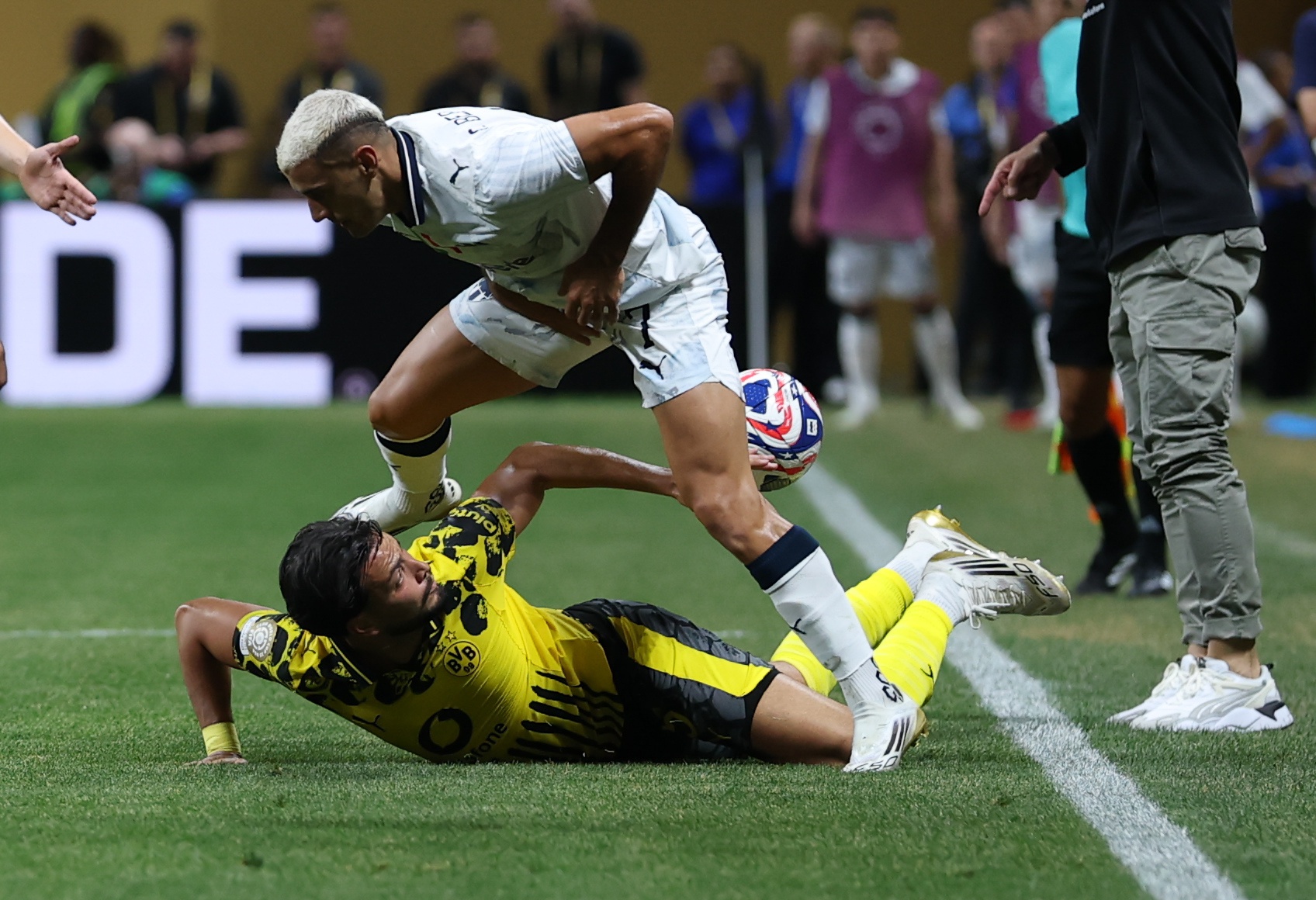 爱游戏app-包含加时末段多特蒙德备战德国杯，扳平良机细节曝光，媒体盛赞，细节决定成败的词条-爱游戏app